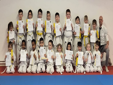 Bild: Kinder und Jugendliche der Abteilung SPORTING Taekwondo (Judo-Vereinigung Siegerland) erreichen mit nächstem Gürtel ein neues Zwischenziel