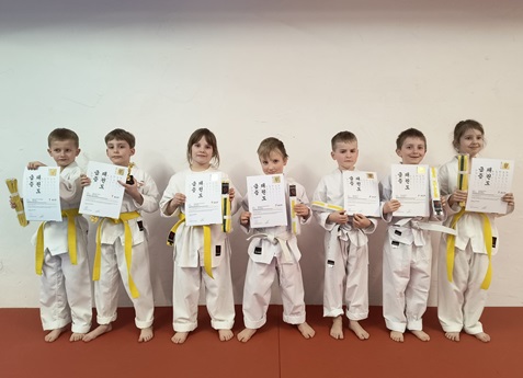 Bild: Zehn weitere Gürtelsteigerungen im Taekwondo